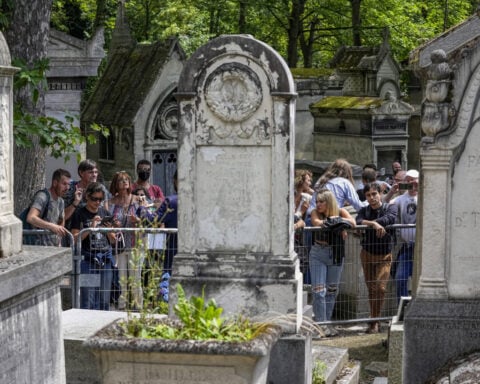 Bust of Doors singer Jim Morrison that was stolen nearly 40 years ago has been recovered
