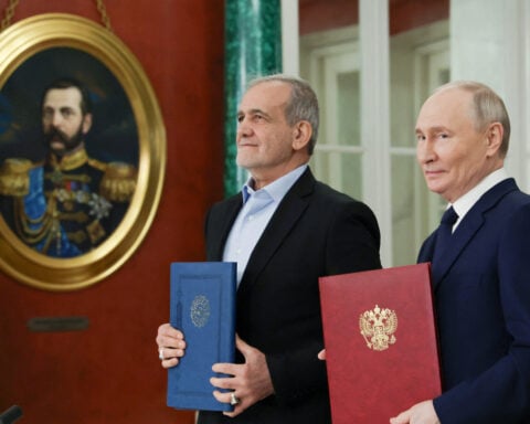 Iran parliament approves strategic pact with Russia