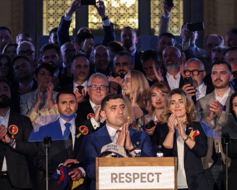 Romanian hard-right presidential candidate challenges election defeat