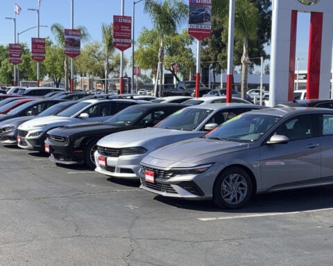 Edmunds: How to get the best auto deals this Memorial Day weekend