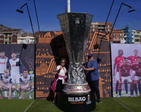 Man United and Tottenham looking to salvage dismal season in all-English Europa League final