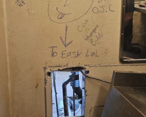 New Orleans jail worker thought he was unclogging a toilet, not helping 10 escape, lawyer says