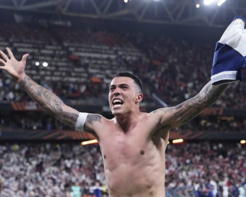Tottenham beats Man United 1-0 for Europa League title and ends long trophy drought