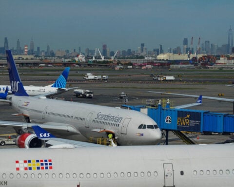 Demand, traffic falls at Newark airport following outages
