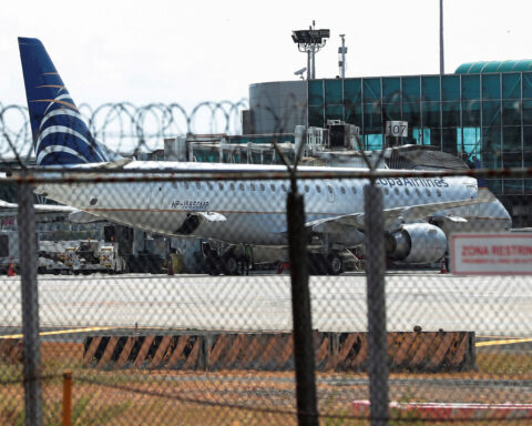 Panama-Venezuela flights cleared to restart after nearly a year