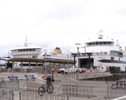 Areas along Massachusetts coast brace for nor'easter's heavy rains, winds