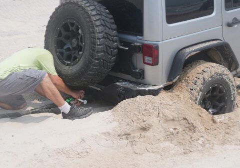 Has your car ever gotten stuck in the sand? These neighbors will help you get out for free