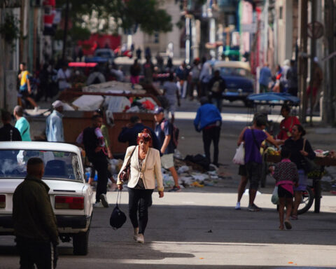 Top US diplomat in Havana promises more sanctions on Cuba