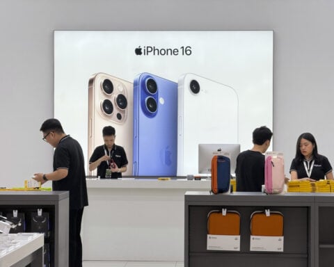 Apple has had few incentives in the past to start making iPhones in US