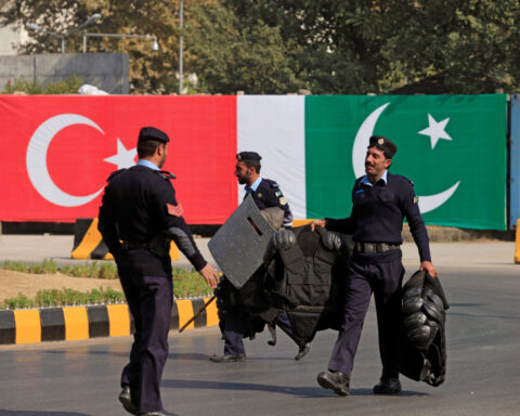 Turkey's Erdogan, Pakistan PM Sharif discuss boosting cooperation