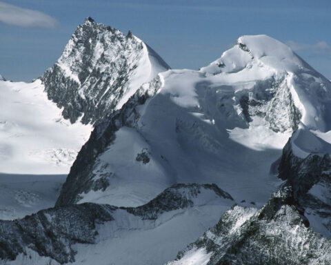 Five skiers found dead near Swiss mountain