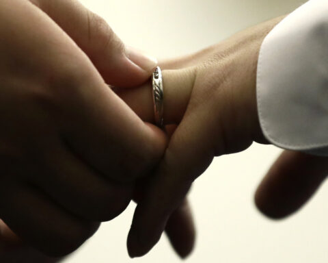 US children of divorce have reduced earnings, increased chances of teen births and jail, study says