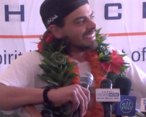 Aiming to turn the tide, Oregon man sails to Hawaii with his cat following medical diagnosis
