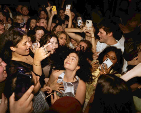Lorde crashes Lorde-themed club night, astonishing fans
