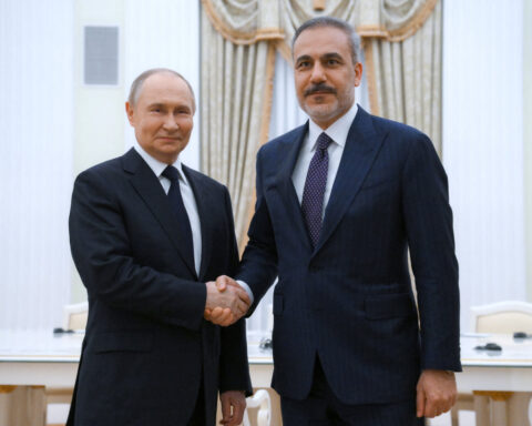 Putin and Turkish foreign minister discuss Ukraine peace efforts, source says