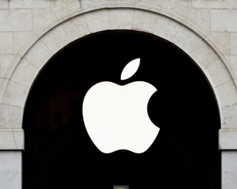 Texas governor signs law to enforce age verification on Apple, Google app stores