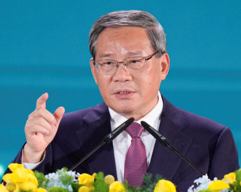 China's premier tells ASEAN, Gulf nations to remove trade barriers