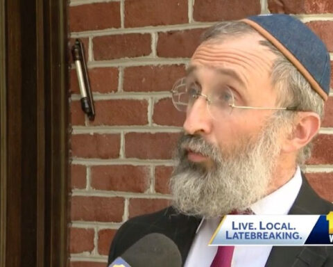 Rabbi pulls out gun, scaring off assailants who assaulted him in attempted carjacking
