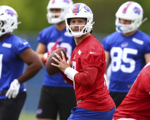 Bills QB Josh Allen shows no signs of jitters with wedding to Hailee Steinfeld coming up fast