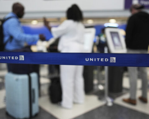 United is narrowing its check-in window for US flights. Here's how it compares to other airlines