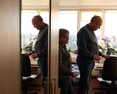 Many Ukrainians baulk at conceding land to Russia, entangling nascent peace process