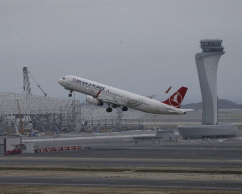 Turkey will fine airline passengers who unbuckle before the plane stops