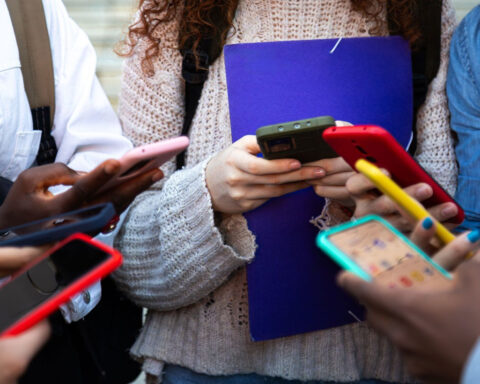 Texas governor signs new law requiring Apple and Google to verify all app store users’ ages