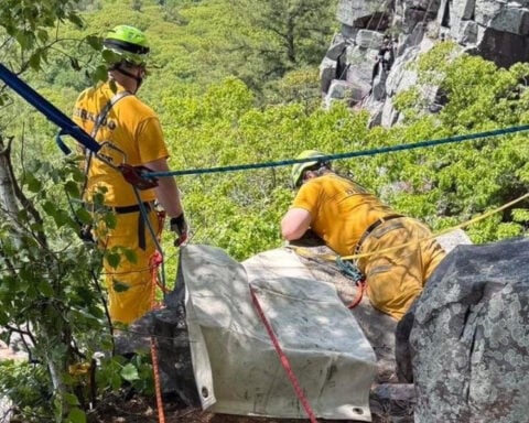 Climber rescued after falling 20-30 feet at Devil's Lake State Park