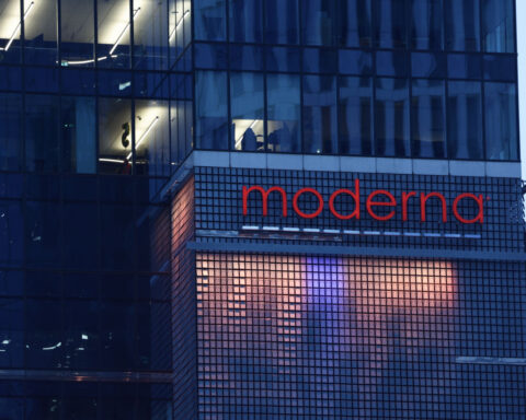 HHS cancels $590 million contract with Moderna for bird flu vaccine