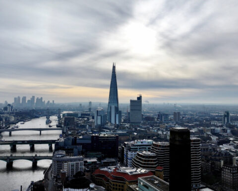 UK services sector sentiment hits 2-1/2-year low, CBI says