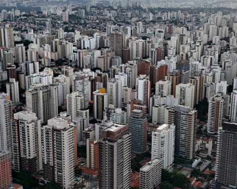 Brazil's debt issuance cost rises to highest level in more than eight years