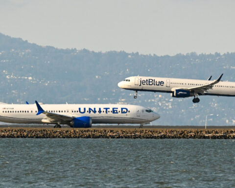United Airlines and JetBlue Airways to allow frequent flyers to earn and use miles on each other’s airline