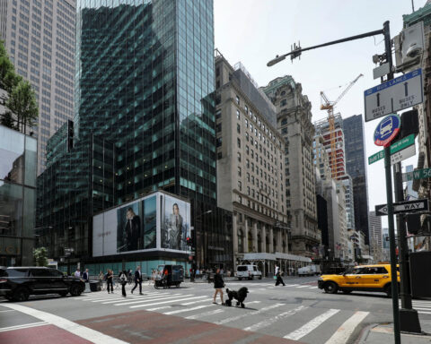 US corporate profits decrease sharply in first quarter