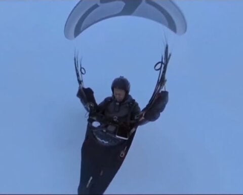 Chinese paraglider survives accidental flight in the clouds without oxygen, reports state media