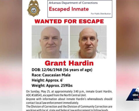 Manhunt expands for 'sociopath' ex-police chief who escaped Arkansas prison