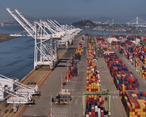 Appeals court pauses ruling that blocked Trump’s tariffs