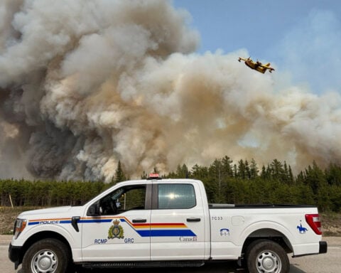 Manitoba urges thousands to evacuate as Canada wildfires spread