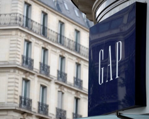 Gap lists tariff costs but excludes them from forecast, shares dive
