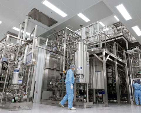 South Korea's April factory output unexpectedly declines 0.9% m/m