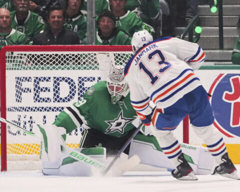 Stars pull goalie Oettinger after Oilers score on 1st 2 shots in Game 5 of West final