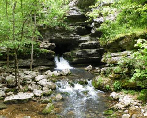 How Northern Arkansas’ terrain may help an escaped convict evade capture