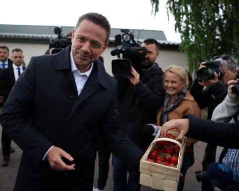 Punch-ups and tobacco pouches: Polish presidential race gets personal