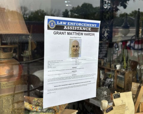 Bloodhounds hunting 'Devil in the Ozarks' fugitive are seen as key part of manhunt