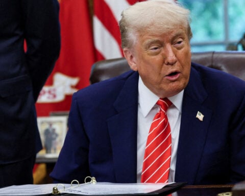 US Supreme Court lets Trump revoke humanitarian legal status for migrants
