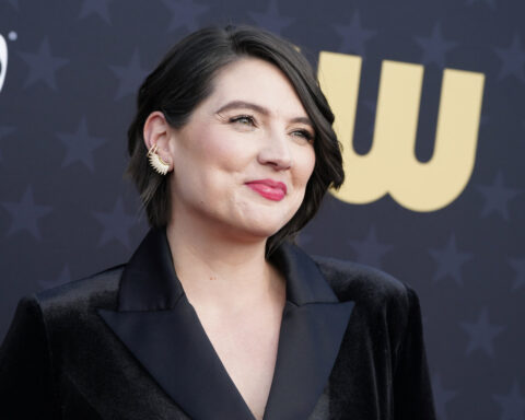 With 'Atmosphere,' Taylor Jenkins Reid leaves the Evelyn Hugo-verse behind and travels to space