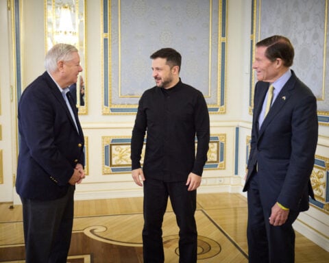 Ukraine keeps Russia guessing over talks, US senator warns Moscow of sanctions