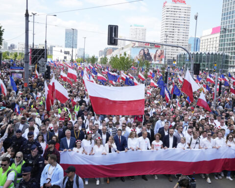 Poland holds a pivotal presidential runoff influenced by Trump, the far right and the war in Ukraine