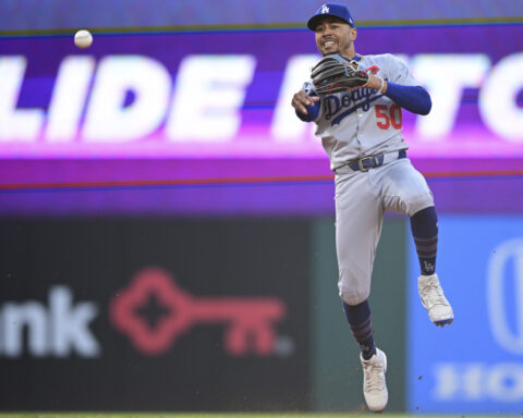 Mookie Betts' late-night mishap leaves Dodgers star sidelined for 2nd straight game with broken toe