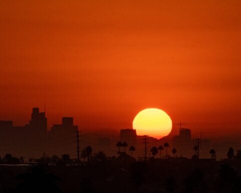 ‘Mini heat wave’ to bring near-record temps to SoCal this weekend