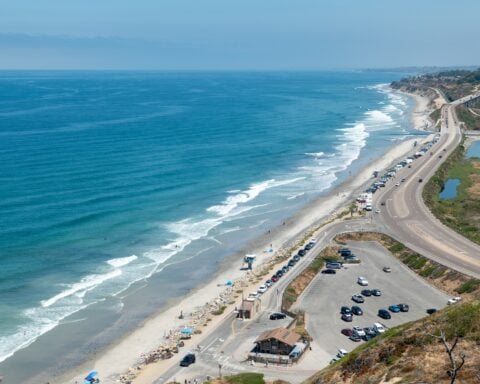 3 dead, 9 missing after panga boat capsizes off San Diego coast